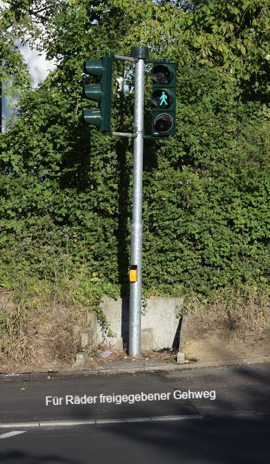 Lösung auf der gegenüberliegenden Straßenseite